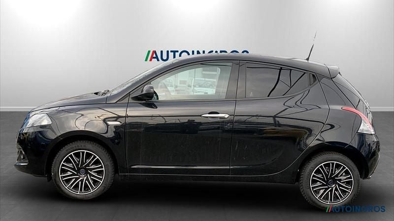 Usata Lancia Ypsilon Gold 69 CV (50 kW) 2022 Nero Utilitaria