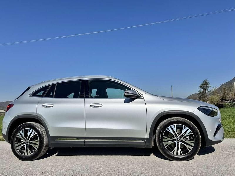 Usata Mercedes GLA200 Advanced Plus 150 CV (110 kW) 2023 Argento SUV
