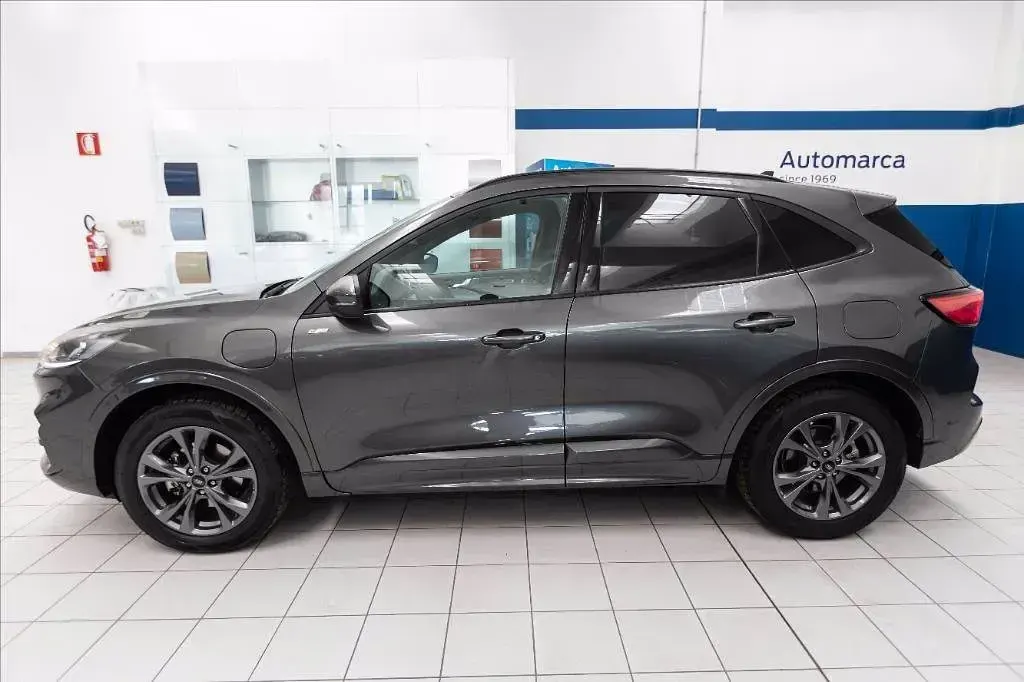 Usata Ford Kuga ST-Line 225 CV (165 kW) 2022 Grigio metallizzato SUV
