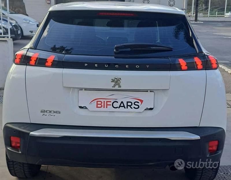 Usata Peugeot 2008 Active 100 CV (73 kW) 2021 Bianco SUV