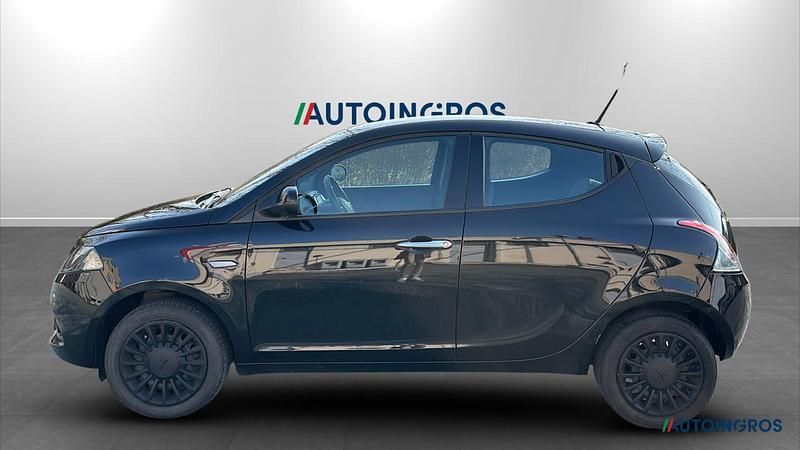 Usata Lancia Ypsilon Silver 69 CV (50 kW) 2022 Nero Utilitaria