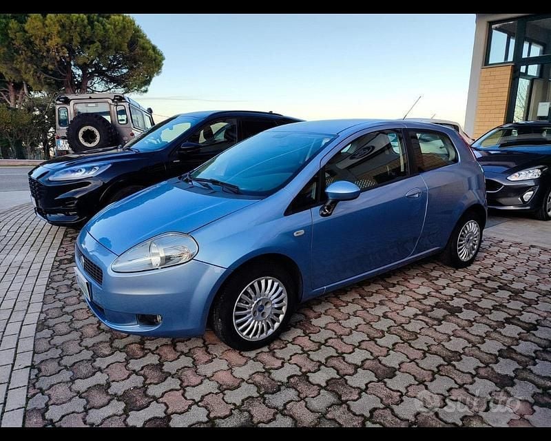 Usata Fiat Grande Punto Active 65 CV (47 kW) 2005 Blu Utilitaria