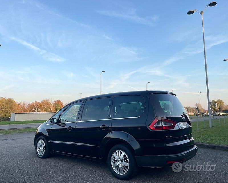 Usata Ford Galaxy Ghia 140 CV (102 kW) 2007 Nero Monovolume