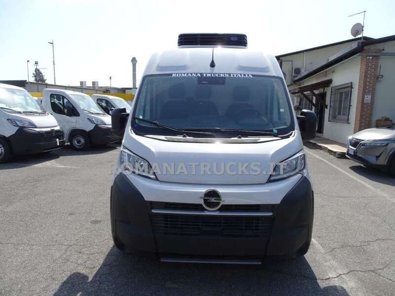 Usata Opel Movano 140 CV (102 kW) 2023 Bianco pastello Furgone