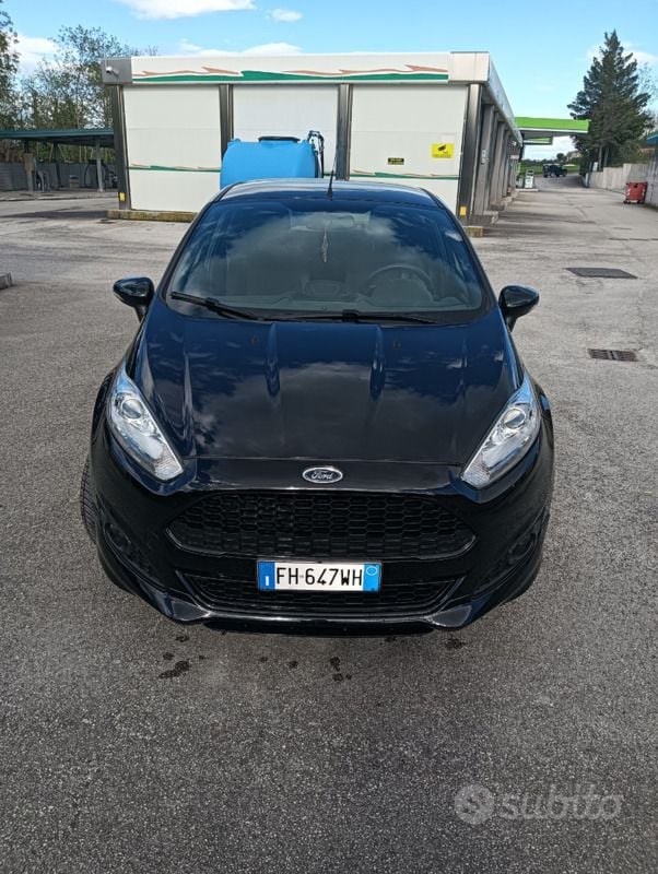 Usata Ford Fiesta ST-Line 68 CV (50 kW) 2017 Nero Utilitaria