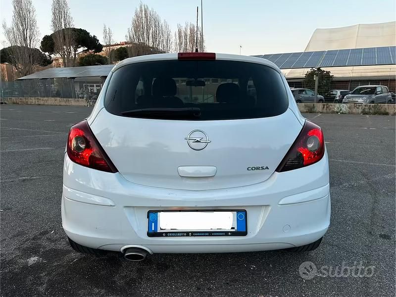 Usata Opel Corsa Enjoy 80 CV (58 kW) 2009 Bianco Utilitaria