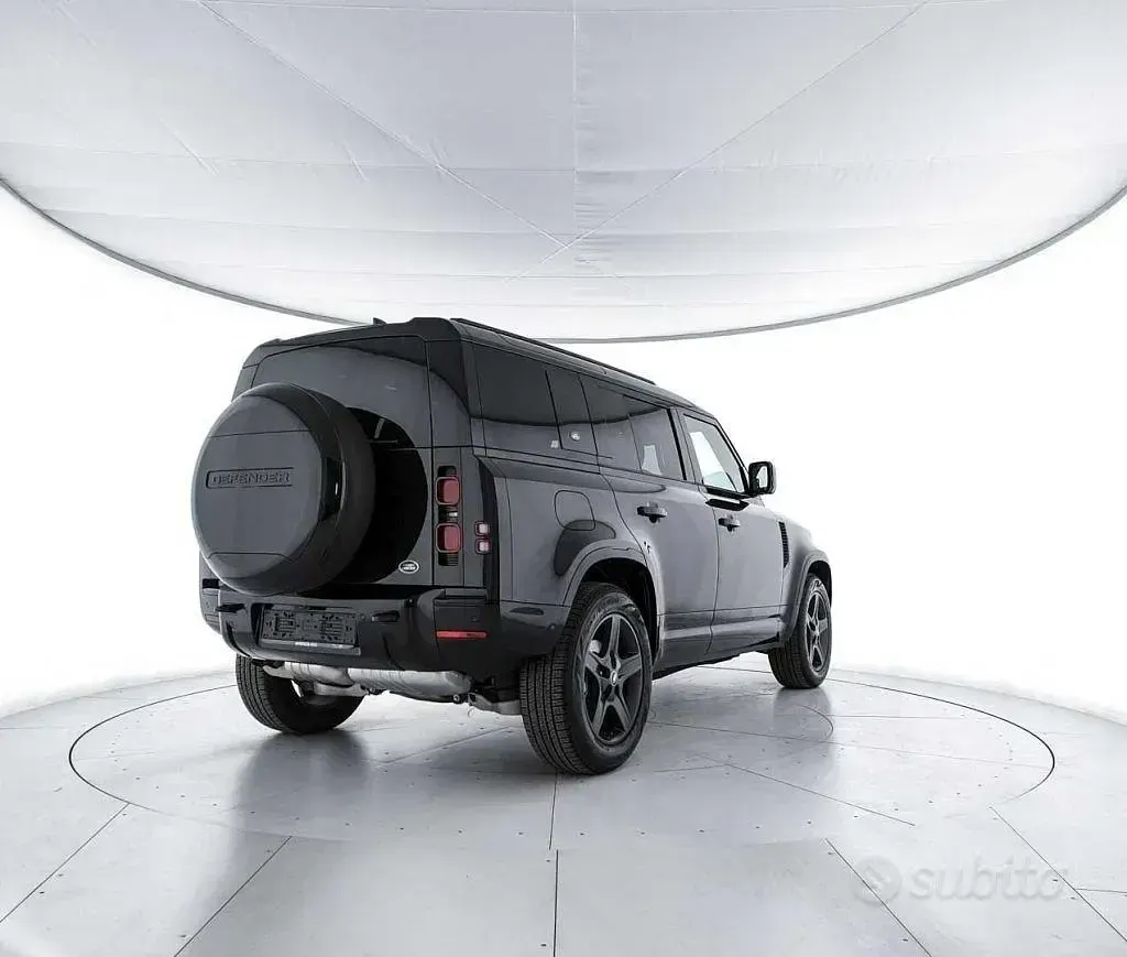 Nuova Land Rover Defender 300 CV (220 kW) 2026 Nero SUV