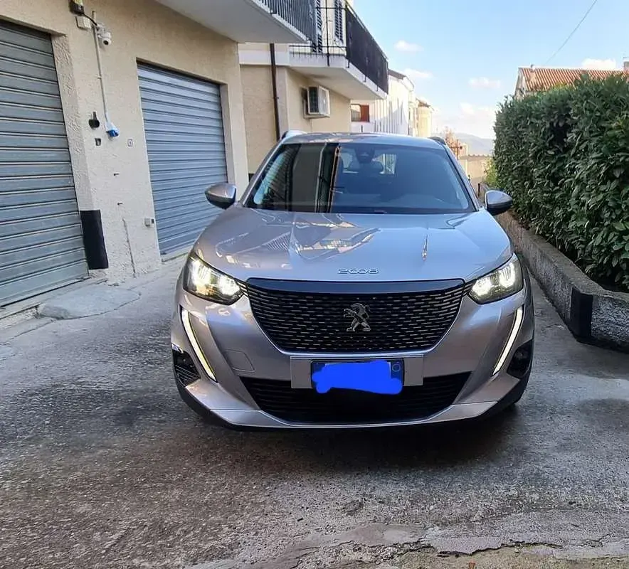 Usata Peugeot 2008 Allure 131 CV (96 kW) 2021 Grigio SUV