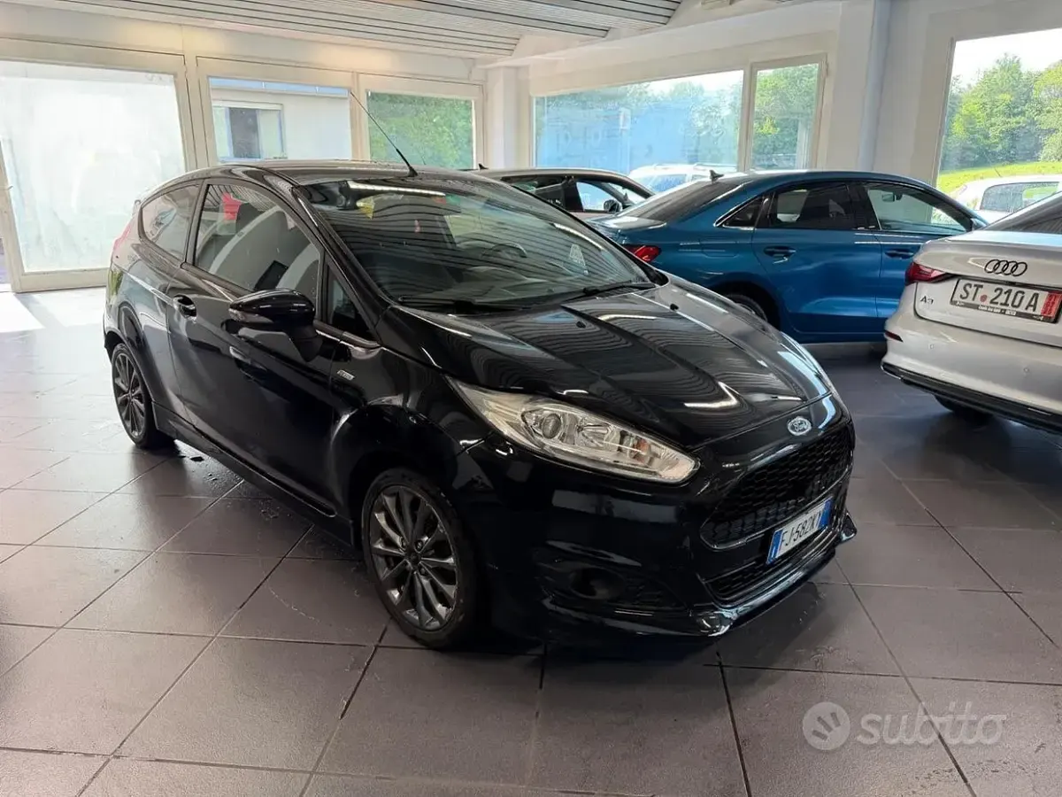 Usata Ford Fiesta ST-Line 101 CV (74 kW) 2017 Nero Utilitaria