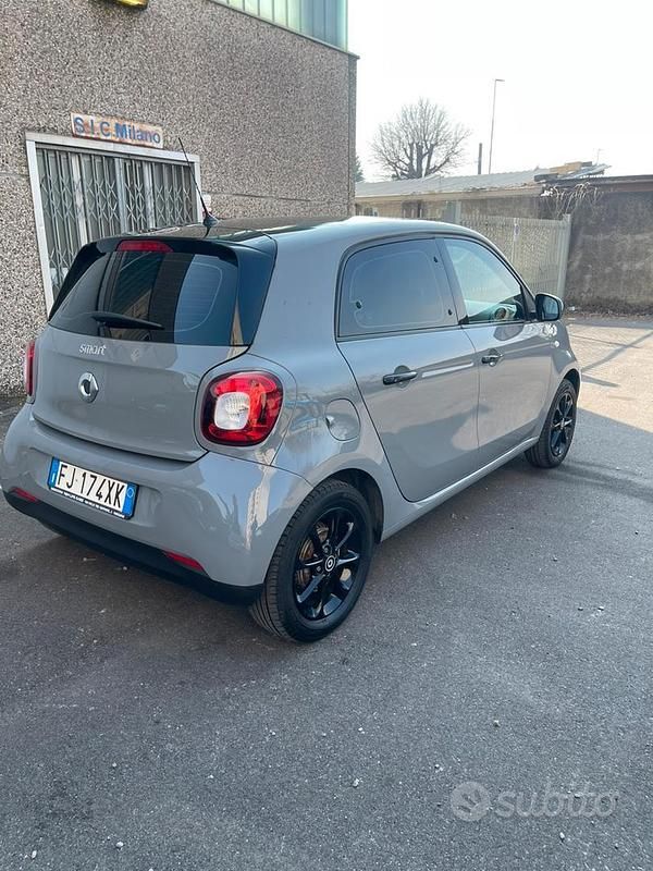 Usata Smart ForFour Passion 71 CV (52 kW) 2017 Grigio Utilitaria