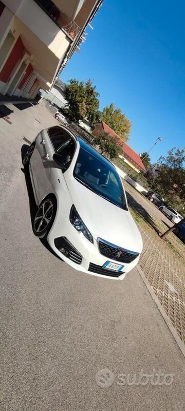 Usata 2017 Peugeot 308 Station wagon | 13.000 € (Buon prezzo) - Immagine 1/4