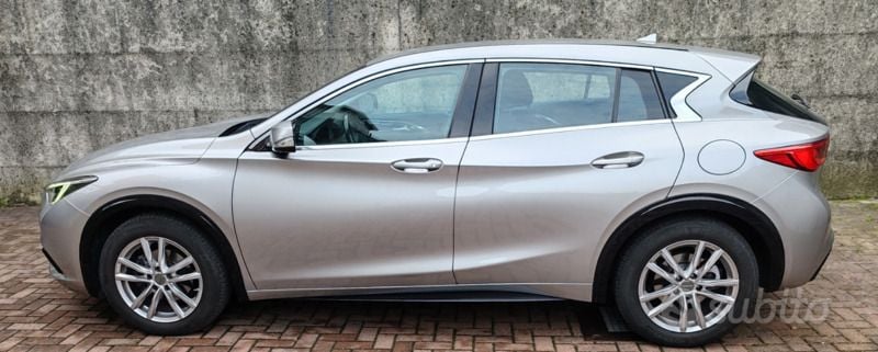 Usata Infiniti Q30 109 CV (80 kW) 2016 Grigio Utilitaria