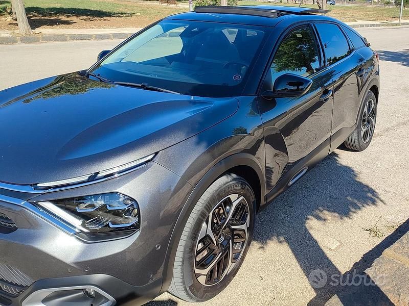 Usado Citroën C4 Shine 131 HP (96 kW) 2022 Cinzento Sedan