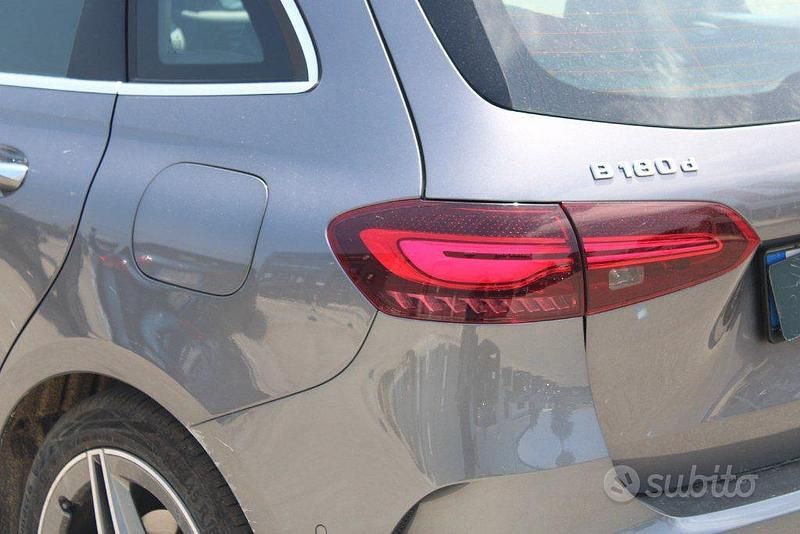 Usata Mercedes B180 AMG Line Premium 116 CV (85 kW) 2024 Grigio Monovolume