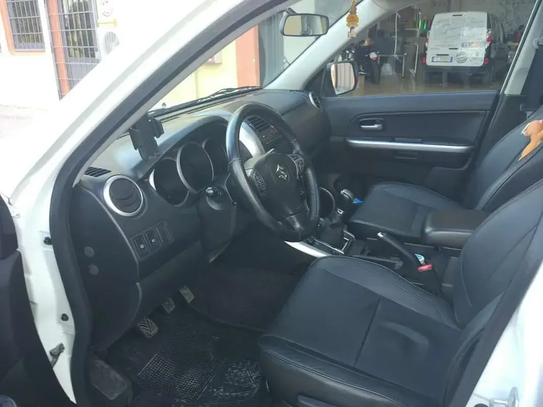 Usata Suzuki Grand Vitara 129 CV (94 kW) 2010 Bianco SUV