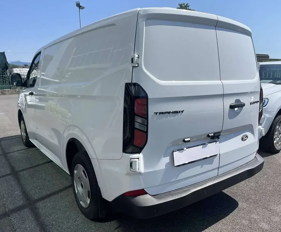 Usata Ford Transit Custom Trend 136 CV (100 kW) 2024 Frozen white Furgone