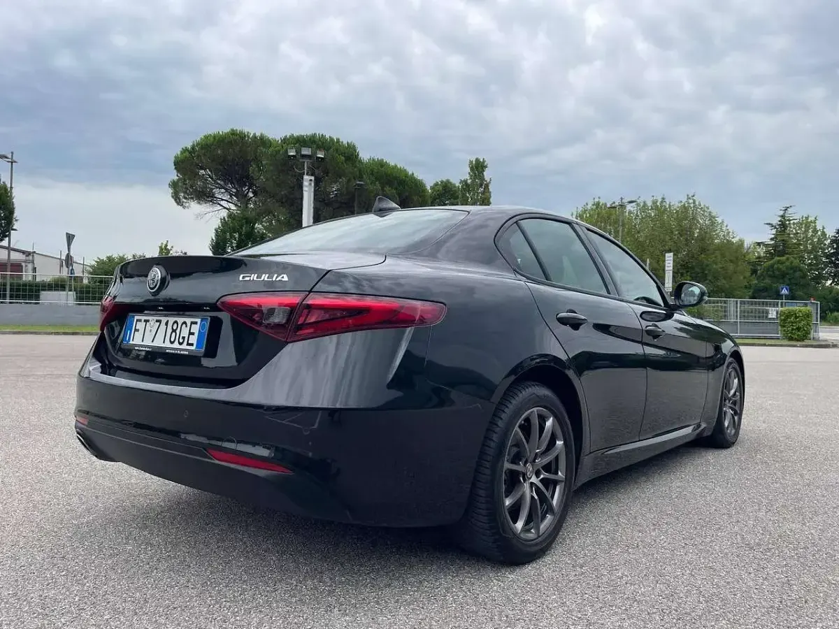 Usata Alfa Romeo Giulia Super 160 CV (117 kW) 2018 Nero Berlina