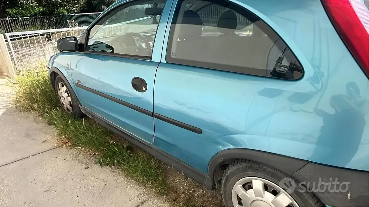 Usata Opel Corsa 75 CV (55 kW) 2001 Bluazzurro Utilitaria