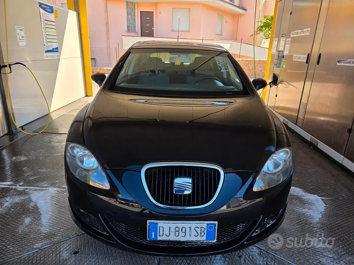 Usata Seat Leon Sport 105 CV (77 kW) 2008 Nero Utilitaria