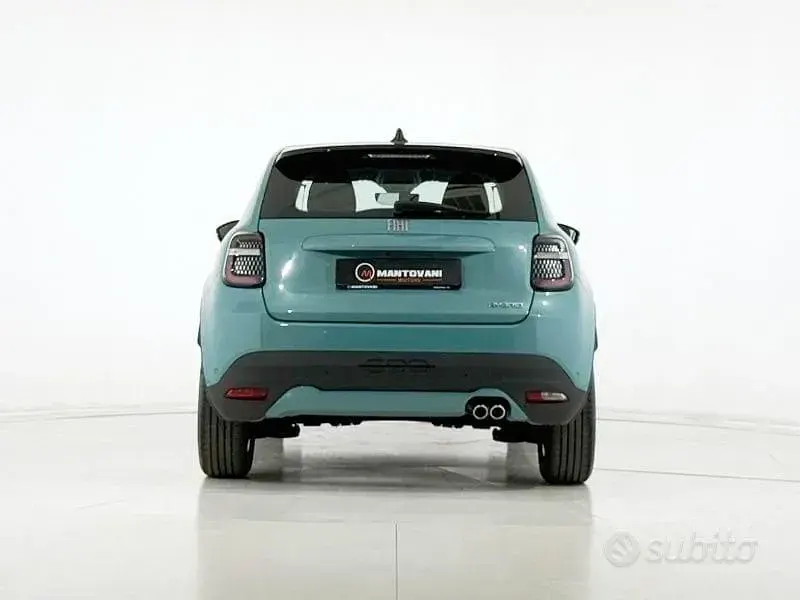 Usata Fiat 600 145 CV (106 kW) 2025 Azzurro SUV