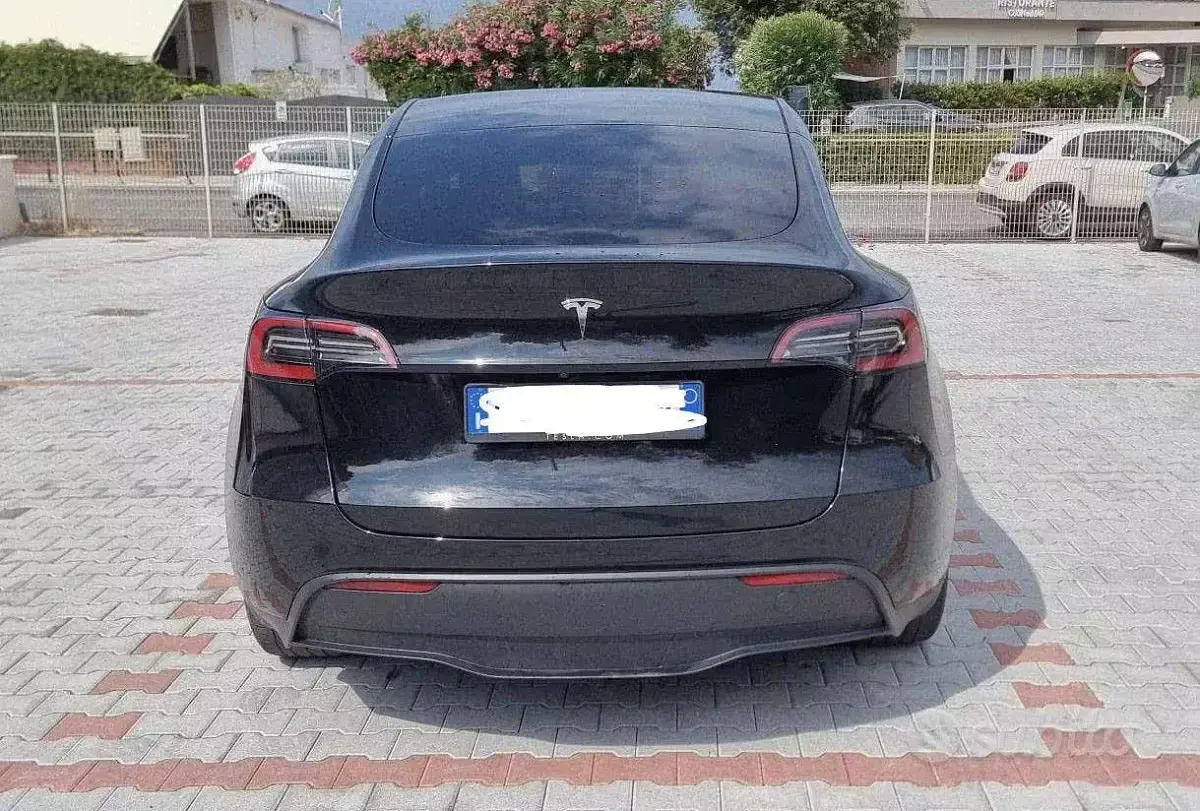 Usata Tesla Model Y RWD 125 kW (170 CV) 2023 Nero SUV