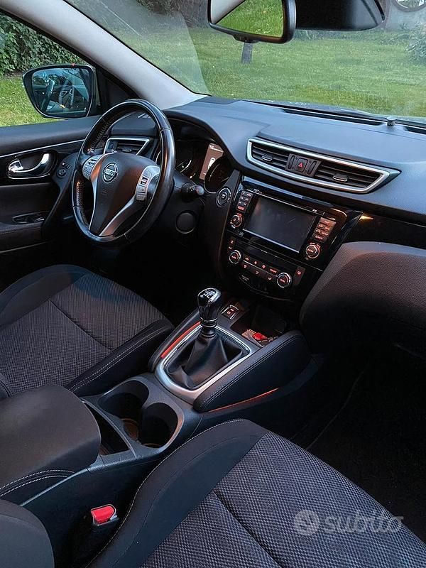 Usata Nissan Qashqai N-Connecta 163 CV (119 kW) 2015 Grigio SUV