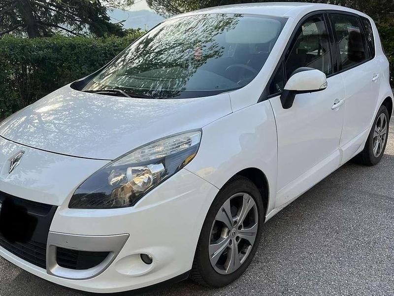 Usata Renault Scénic III 110 CV (80 kW) 2010 Bianco Monovolume