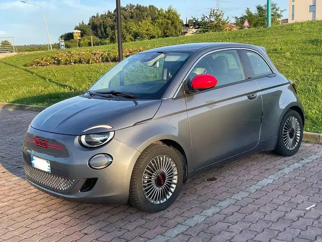 Usata Fiat 500e Red 42 kW (58 CV) 2023 Grigio Utilitaria