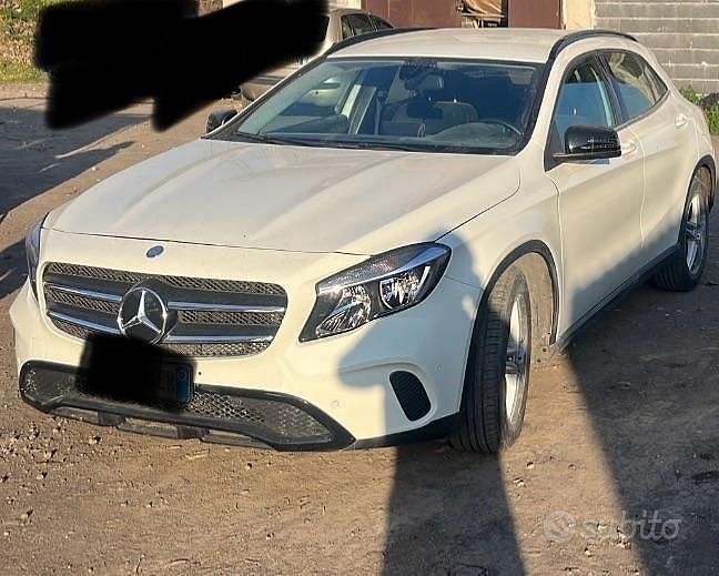 Usata Mercedes GLA200 136 CV (100 kW) 2017 Bianco SUV