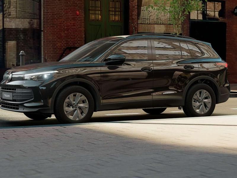 Usata VW Tiguan Life 150 CV (110 kW) 2024 Deep black perlato SUV