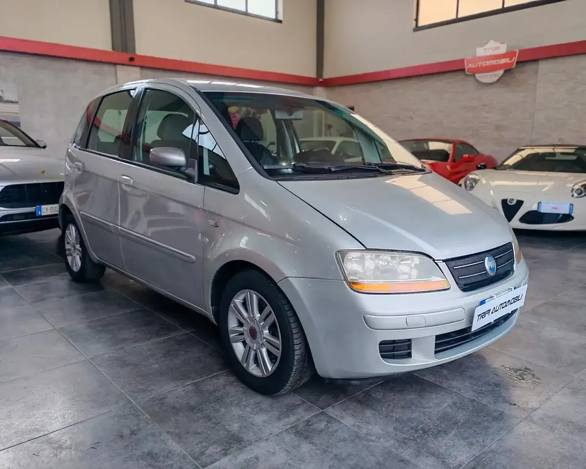 Usata Fiat Idea S 95 CV (69 kW) 2011 Grigio Monovolume