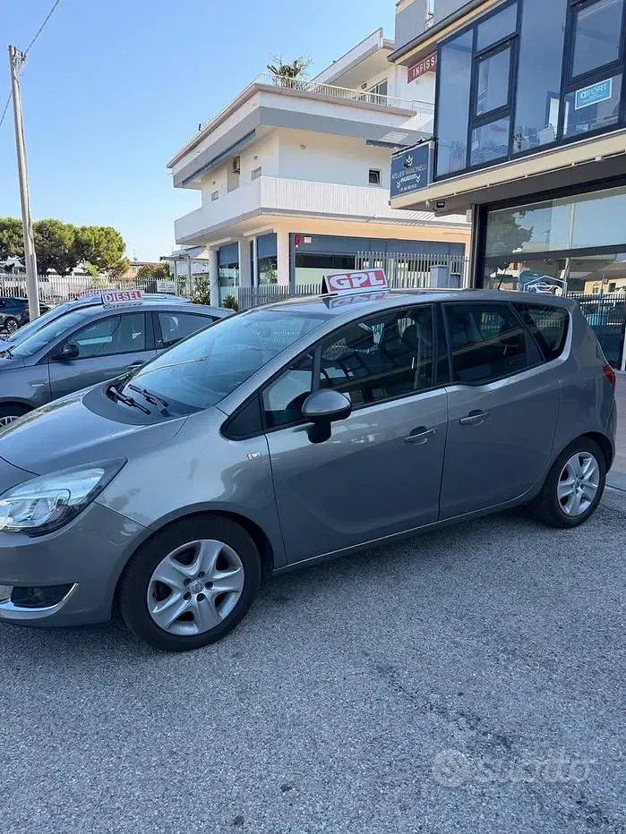 Usata Opel Meriva 120 CV (88 kW) 2016 Grigio Monovolume