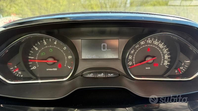 Usata Peugeot 208 Allure 81 CV (59 kW) 2014 Bianco Utilitaria