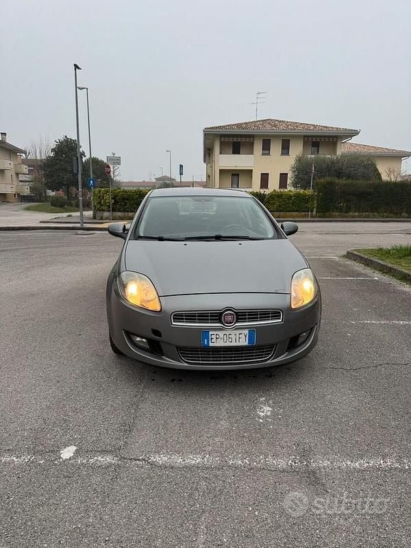 Usata Fiat Bravo 105 CV (77 kW) 2012 Grigio Utilitaria