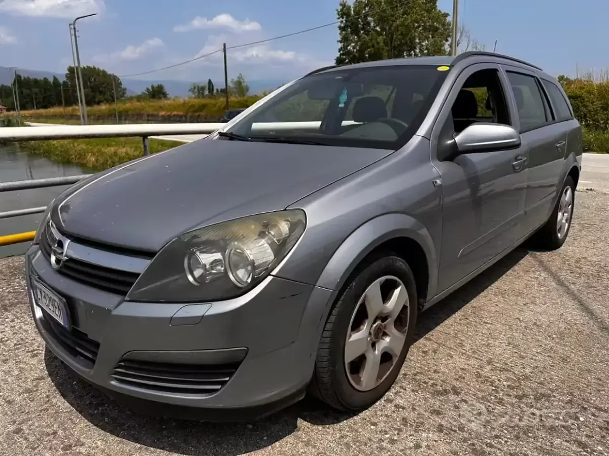 Usata Opel Astra Enjoy 101 CV (74 kW) 2005 Grigio Station wagon