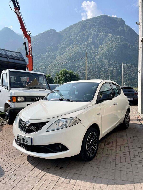 Usata Lancia Ypsilon 69 CV (50 kW) 2019 Bianco Utilitaria