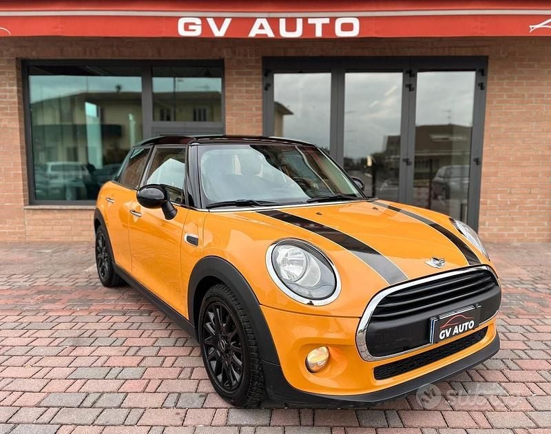 Usata Mini ONE 102 CV (75 kW) 2016 Arancione Utilitaria