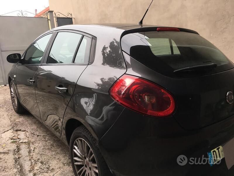 Usata Fiat Bravo 90 CV (66 kW) 2008 Marrone Utilitaria
