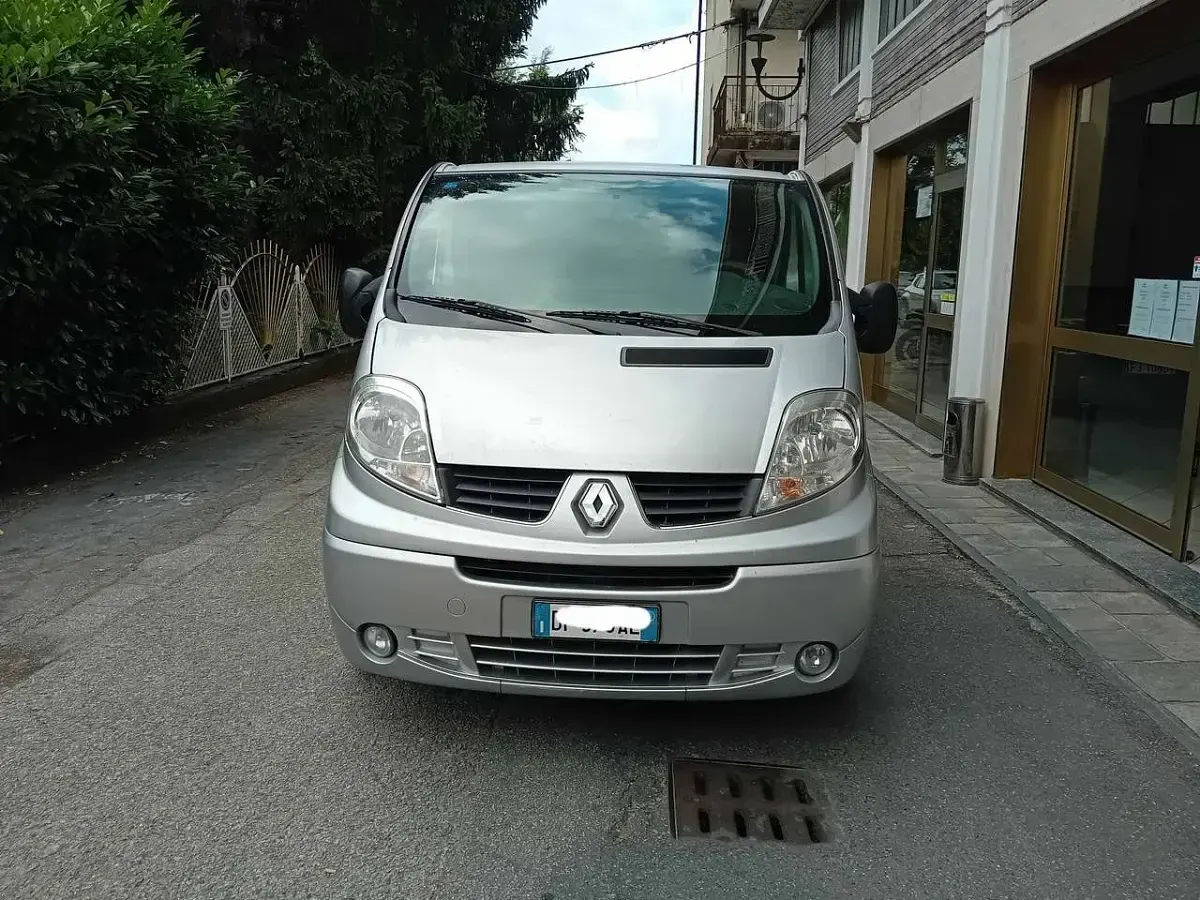 Usata Renault Trafic 114 CV (83 kW) 2008 Grigio Monovolume