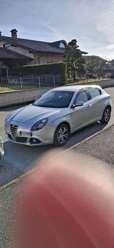 Usata Alfa Romeo Giulietta Distinctive 120 CV (88 kW) 2015 Grigio Utilitaria
