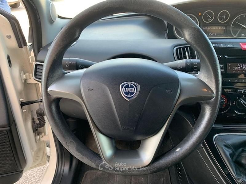 Usata Lancia Ypsilon 84 CV (61 kW) 2014 Bianco Utilitaria