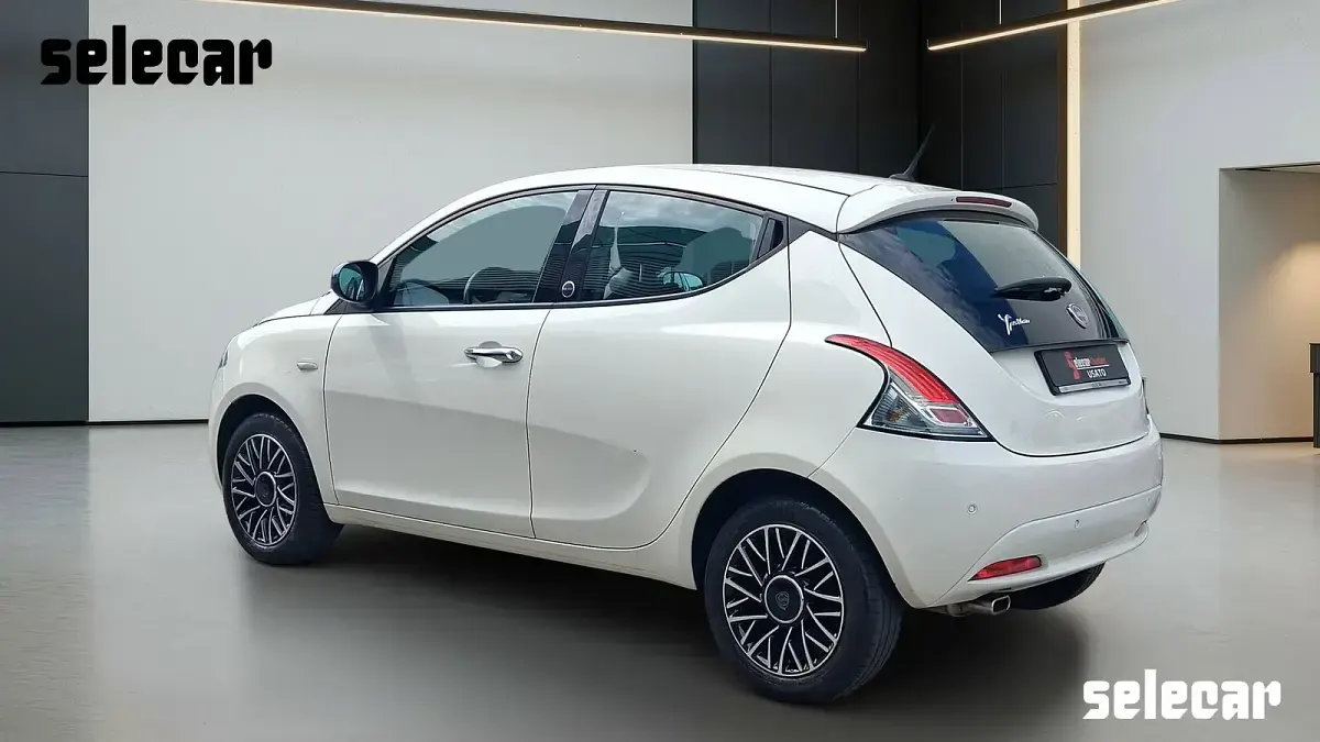 Usata Lancia Ypsilon Gold 69 CV (50 kW) 2020 Bianco Utilitaria