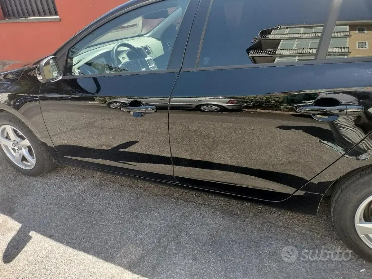 Usata Volvo V60 150 CV (110 kW) 2017 Nero Station wagon