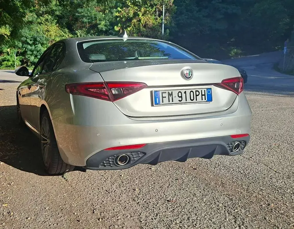 Usata Alfa Romeo Giulia Super 150 CV (110 kW) 2017 Argento Berlina