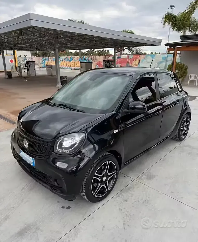 Begagnad Smart ForFour 71 HK (52 kW) 2016 Svart Halvkombi