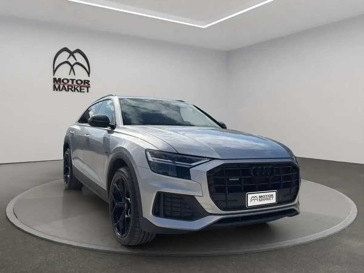 Usata Audi Q8 S-Line 231 CV (169 kW) 2022 Grigio / gray SUV