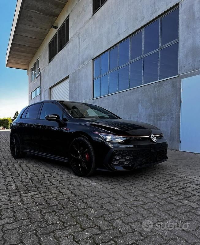 Usata VW Golf VIII GTI 265 CV (194 kW) 2025 Nero Berlina