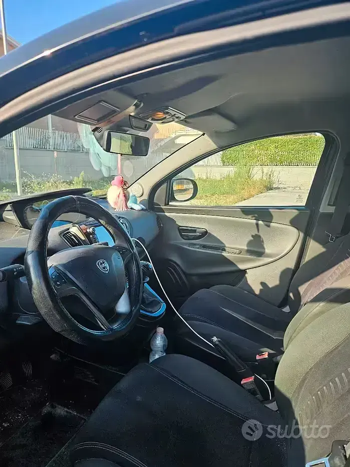 Usata Lancia Ypsilon 60 CV (44 kW) 2012 Nero Utilitaria
