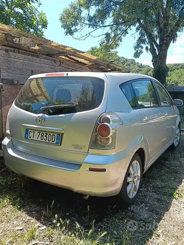 Usata Toyota Corolla 116 CV (85 kW) 2005 Grigio Monovolume