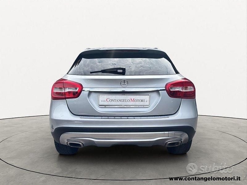 Usata Mercedes GLA200 135 CV (99 kW) 2015 Grigio SUV